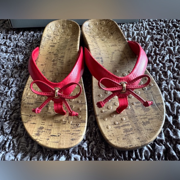 VIONIC RED CASSIE ROCK FLIP FLOP SIZE 8 - Picture 4 of 4